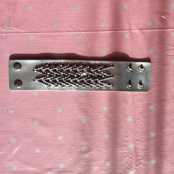 💥HP 💥 Wristlet jewelry- Shiny fashionable Valentine gift - Picture 5 of 6